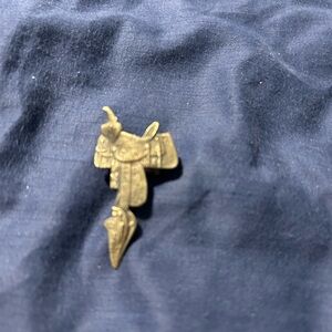 Silver western saddle scarf keeper